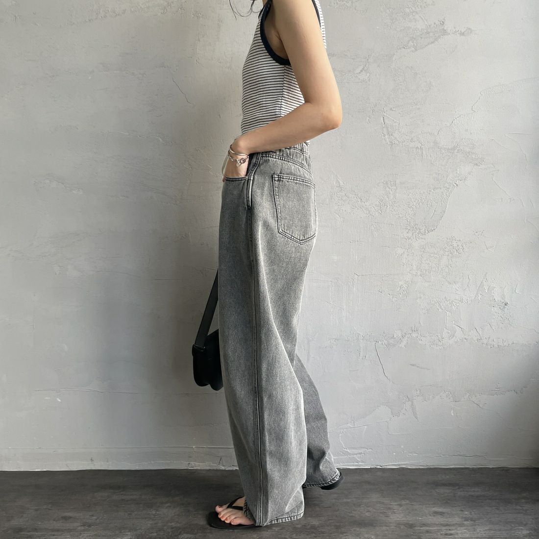 Noir Fabrik [ヌワールファブリック] カーブイージーデニムパンツ [NF-251-008] ACID BLK &&モデル身長：160cm 着用サイズ：M&&