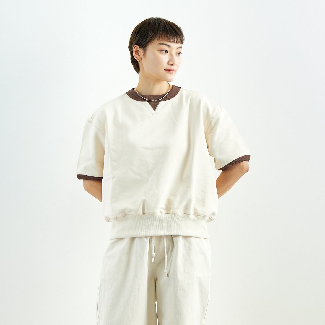 Kelen [ケレン] バイカラーデザイントップス [LKL25HBL2209] OFF BEIGE &&モデル身長：160cm 着用サイズ：S&&