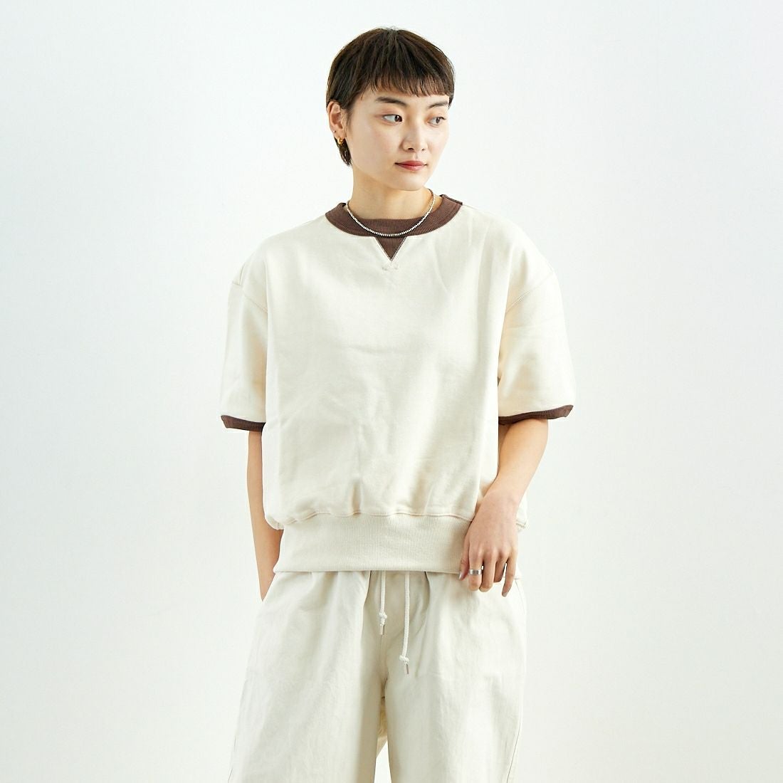 Kelen [ケレン] バイカラーデザイントップス [LKL25HBL2209] OFF BEIGE &&モデル身長：160cm 着用サイズ：S&&