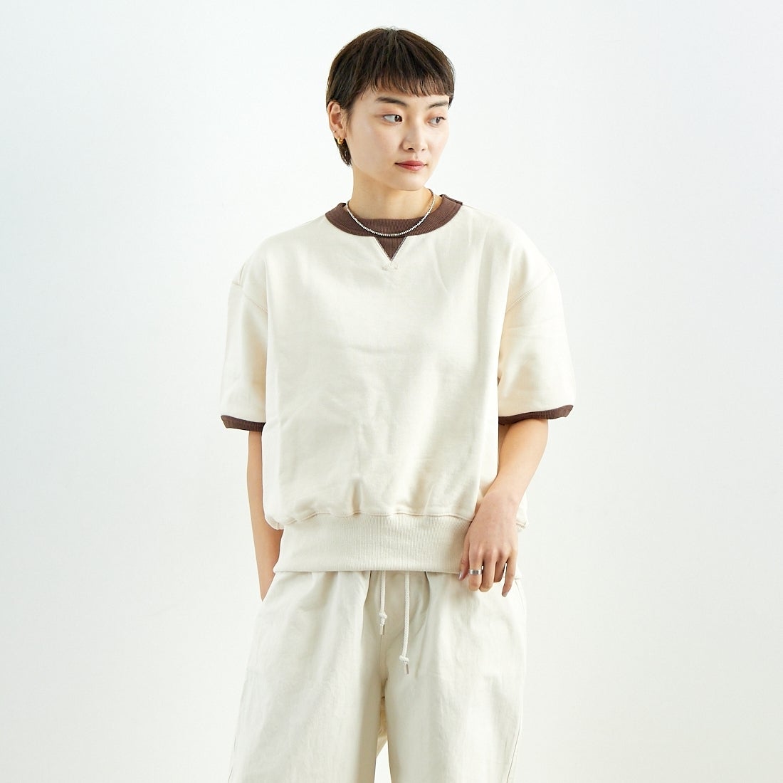 Kelen [ケレン] バイカラーデザイントップス [LKL25HBL2209] OFF BEIGE &&モデル身長：160cm 着用サイズ：S&&