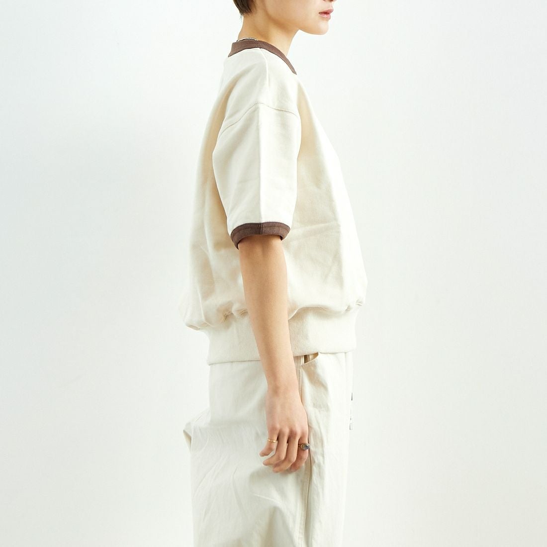 Kelen [ケレン] バイカラーデザイントップス [LKL25HBL2209] OFF BEIGE &&モデル身長：160cm 着用サイズ：S&&