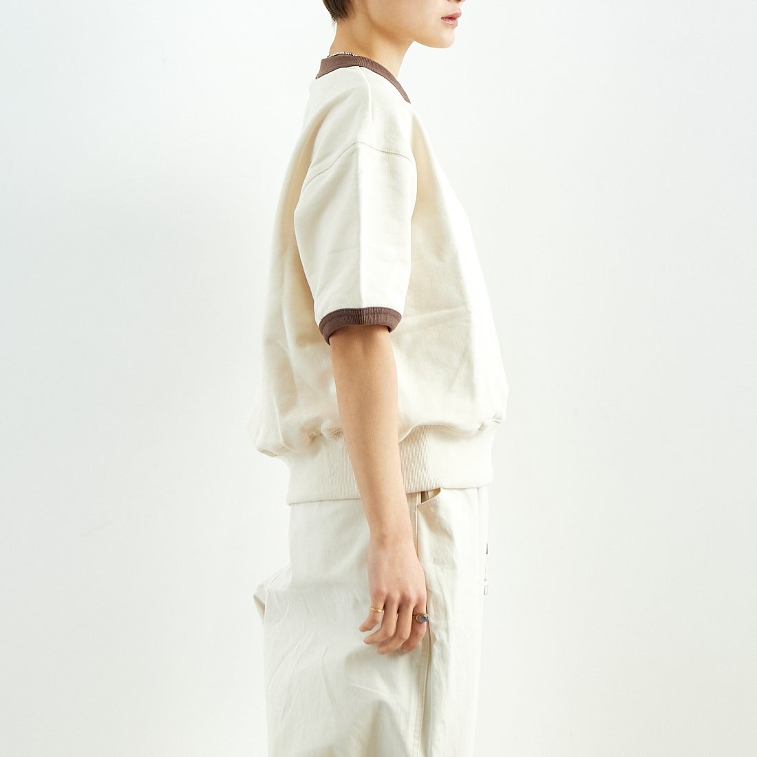 Kelen [ケレン] バイカラーデザイントップス [LKL25HBL2209] OFF BEIGE &&モデル身長：160cm 着用サイズ：S&&