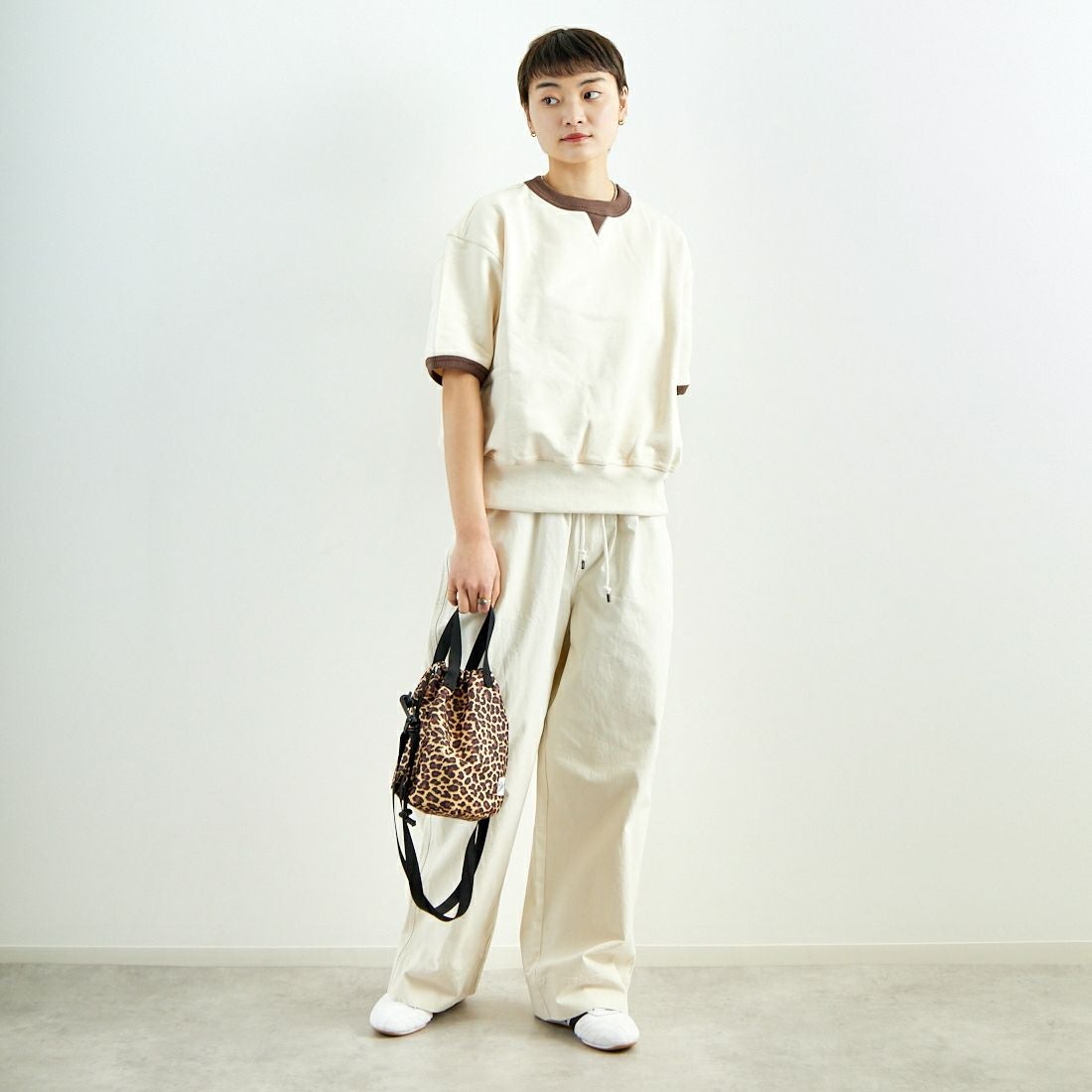 Kelen [ケレン] バイカラーデザイントップス [LKL25HBL2209] OFF BEIGE &&モデル身長：160cm 着用サイズ：S&&