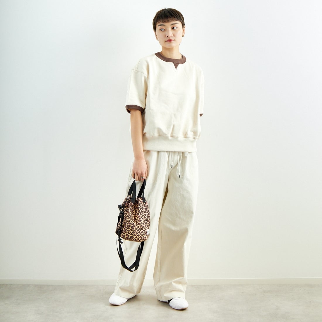 Kelen [ケレン] バイカラーデザイントップス [LKL25HBL2209] OFF BEIGE &&モデル身長：160cm 着用サイズ：S&&