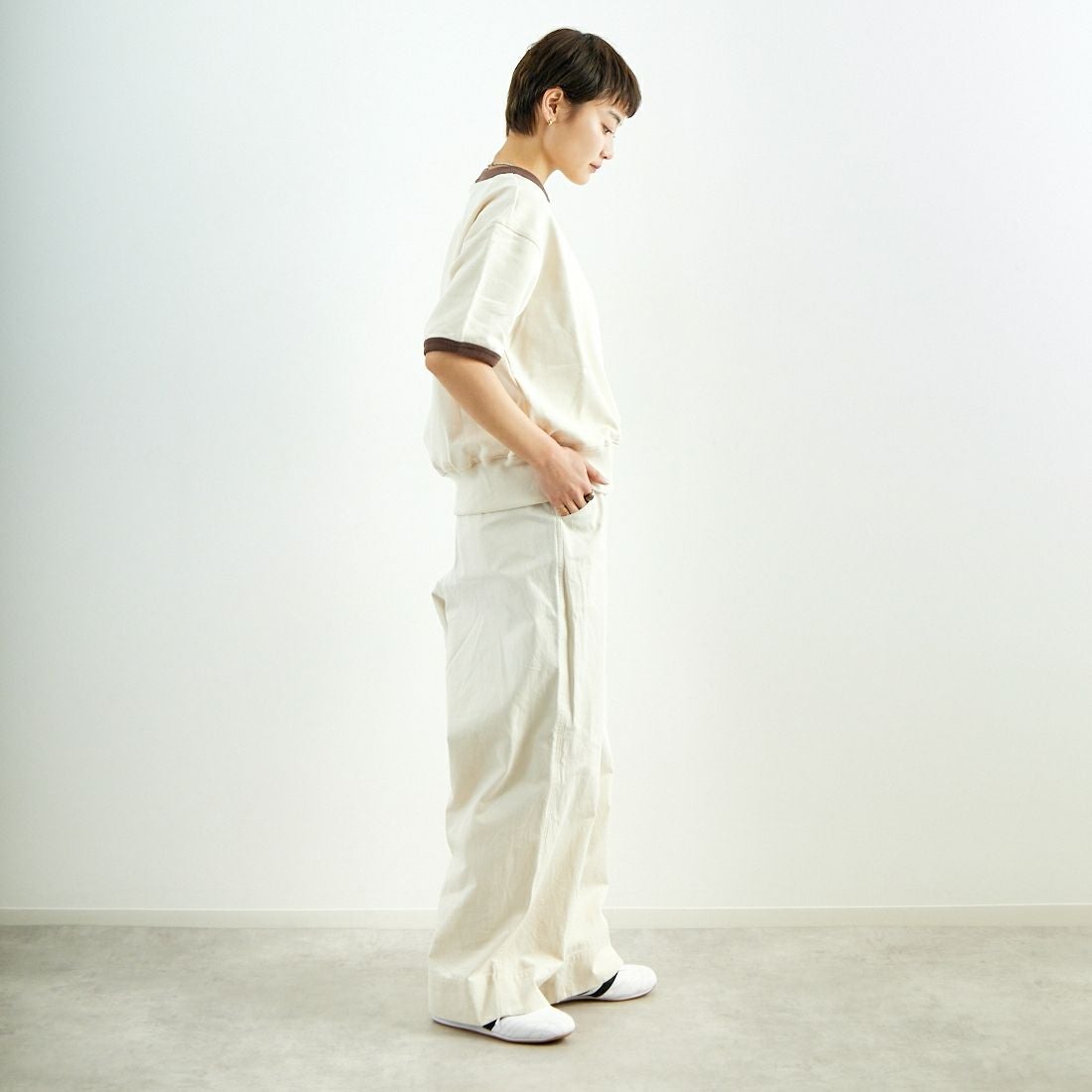 Kelen [ケレン] バイカラーデザイントップス [LKL25HBL2209] OFF BEIGE &&モデル身長：160cm 着用サイズ：S&&