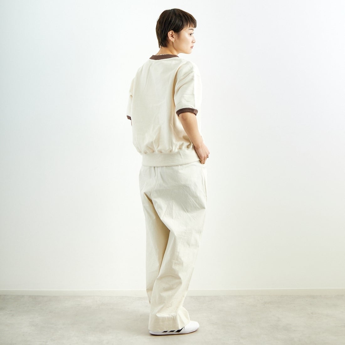 Kelen [ケレン] バイカラーデザイントップス [LKL25HBL2209] OFF BEIGE &&モデル身長：160cm 着用サイズ：S&&