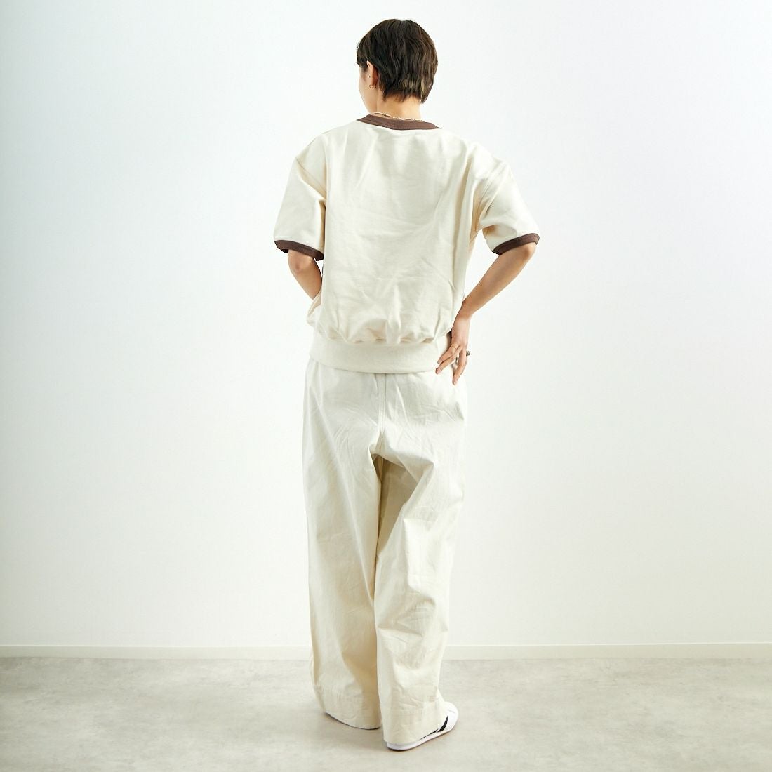 Kelen [ケレン] バイカラーデザイントップス [LKL25HBL2209] OFF BEIGE &&モデル身長：160cm 着用サイズ：S&&