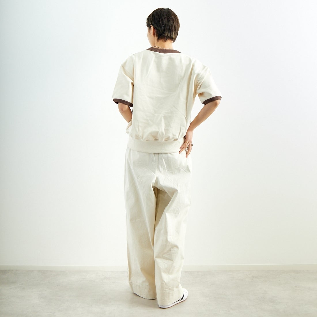 Kelen [ケレン] バイカラーデザイントップス [LKL25HBL2209] OFF BEIGE &&モデル身長：160cm 着用サイズ：S&&