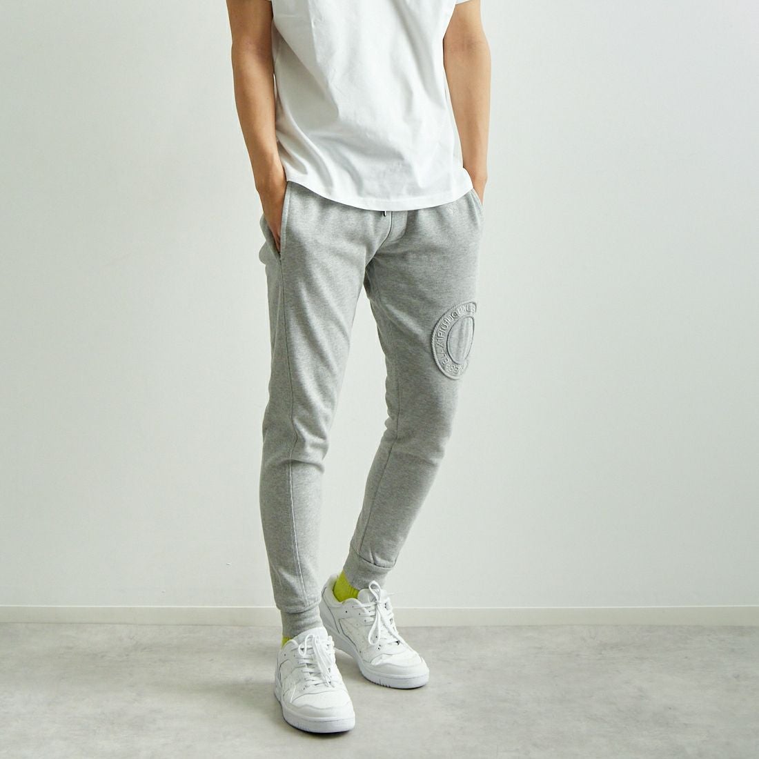 1PIU1UGUALE3 RELAX [ウノ ピゥ ウノ ウグァーレ トレ] サークルロングパンツ [USB-25069] SN80 GRAY &&モデル身長：179cm 着用サイズ：M&&