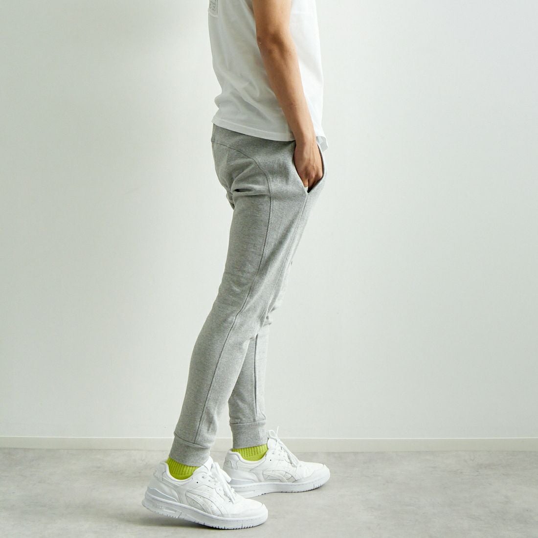 1PIU1UGUALE3 RELAX [ウノ ピゥ ウノ ウグァーレ トレ] サークルロングパンツ [USB-25069] SN80 GRAY &&モデル身長：179cm 着用サイズ：M&&