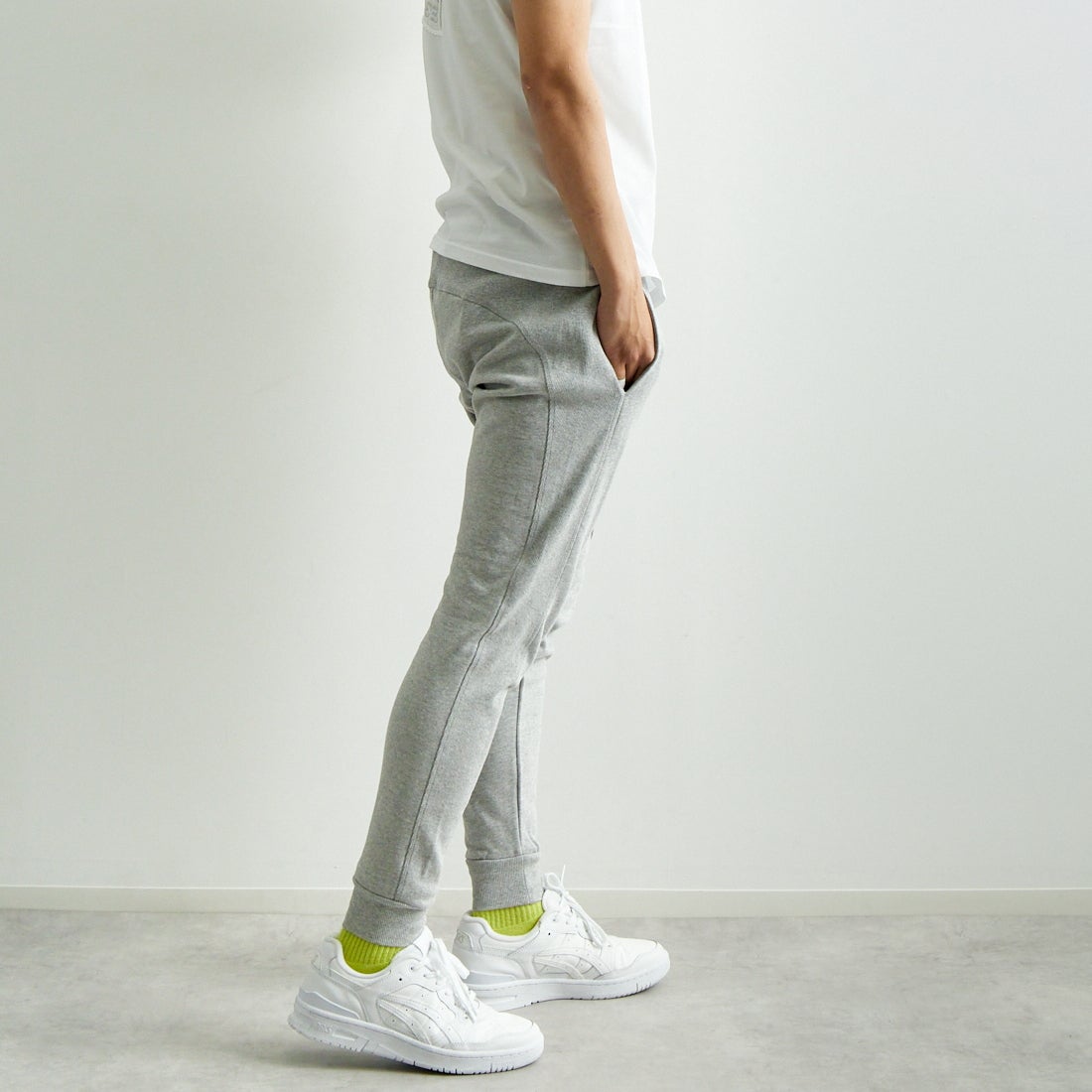 1PIU1UGUALE3 RELAX [ウノ ピゥ ウノ ウグァーレ トレ] サークルロングパンツ [USB-25069] SN80 GRAY &&モデル身長：179cm 着用サイズ：M&&