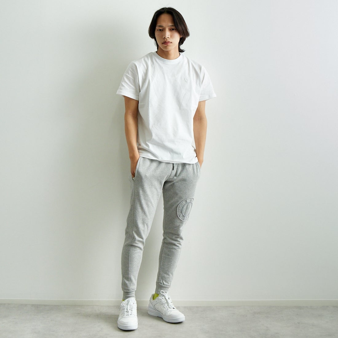 1PIU1UGUALE3 RELAX [ウノ ピゥ ウノ ウグァーレ トレ] サークルロングパンツ [USB-25069] SN80 GRAY &&モデル身長：179cm 着用サイズ：M&&