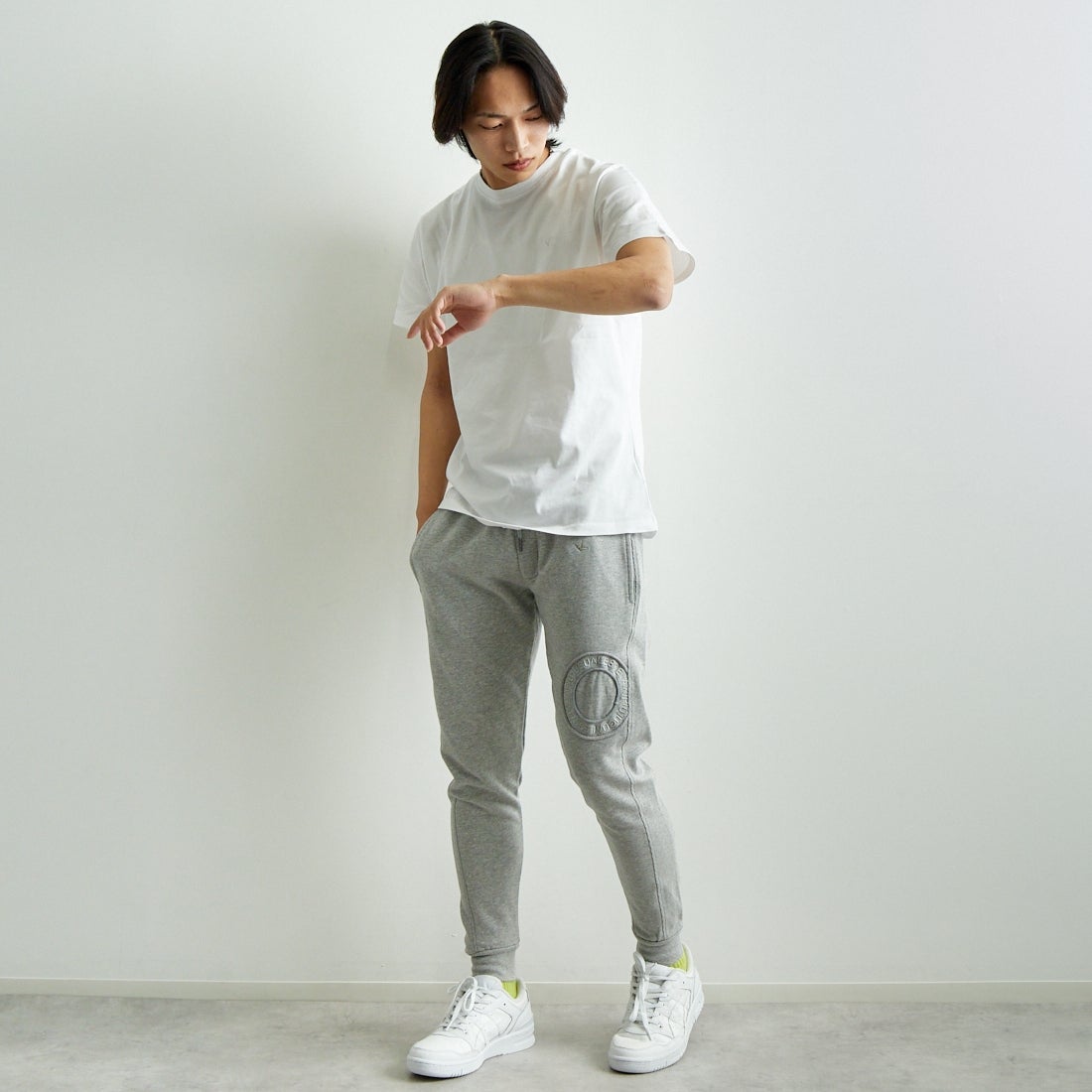 1PIU1UGUALE3 RELAX [ウノ ピゥ ウノ ウグァーレ トレ] サークルロングパンツ [USB-25069] SN80 GRAY &&モデル身長：179cm 着用サイズ：M&&