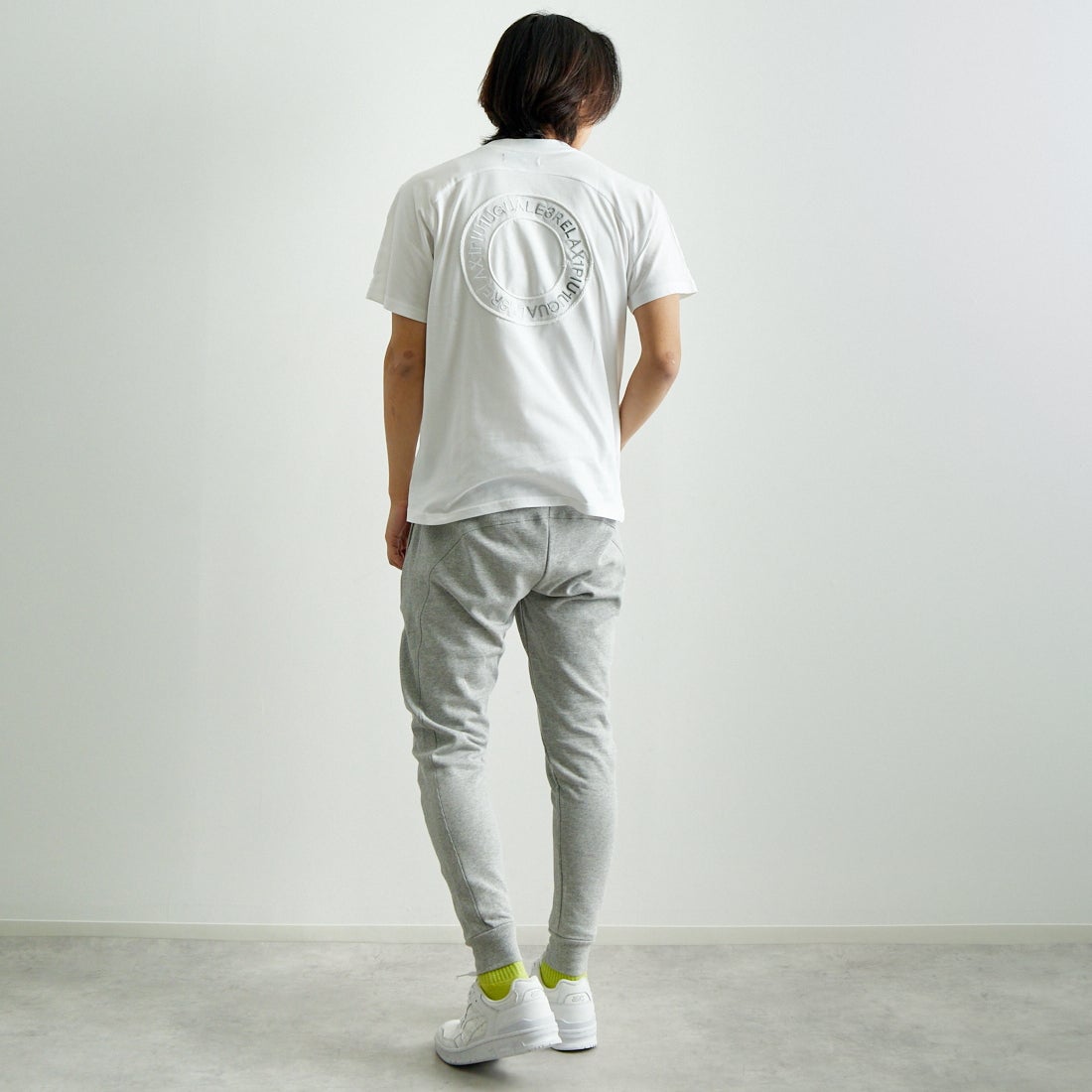 1PIU1UGUALE3 RELAX [ウノ ピゥ ウノ ウグァーレ トレ] サークルロングパンツ [USB-25069] SN80 GRAY &&モデル身長：179cm 着用サイズ：M&&