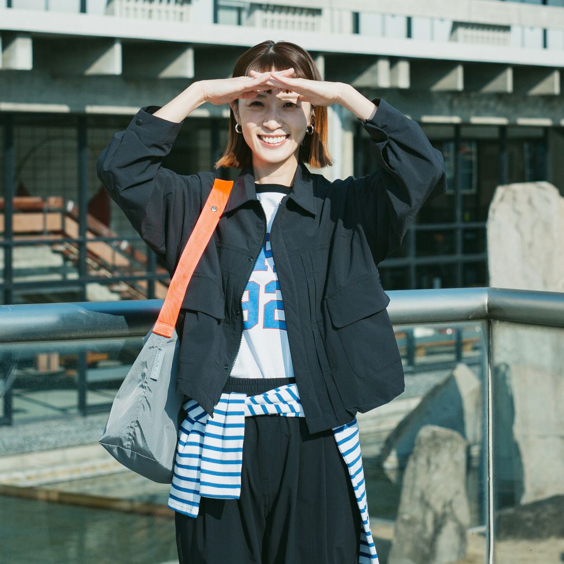 UNIVERSAL OVERALL [ユニバーサルオーバーオール] 別注 ストレッチナイロンシャツジャケット [U2512430IN-JF] BLACK &&モデル身長：167cm 着用サイズ：F&&