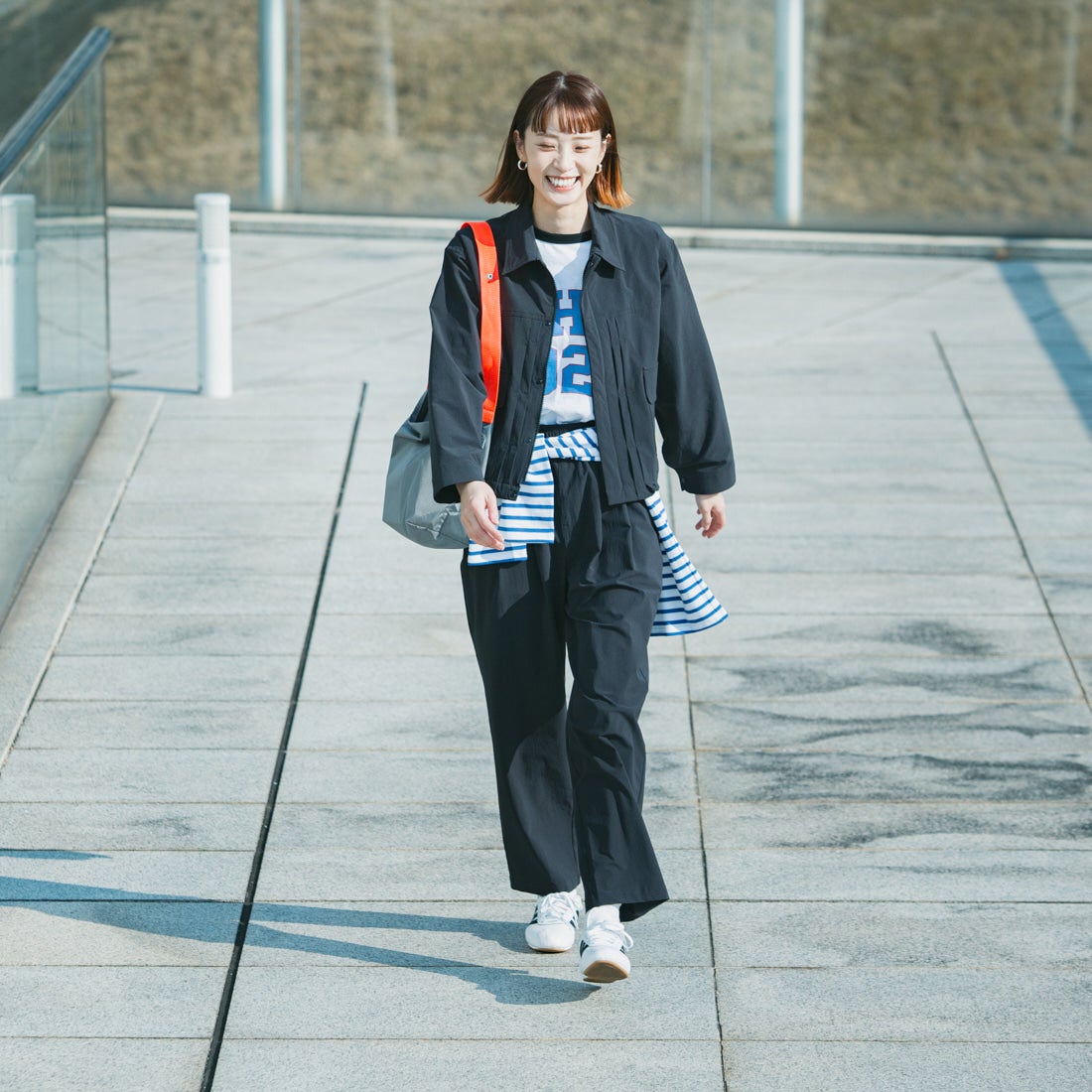 UNIVERSAL OVERALL [ユニバーサルオーバーオール] 別注 ストレッチナイロンイージーパンツ [U2513606IN-JF] BLACK &&モデル身長：167cm 着用サイズ：F&&