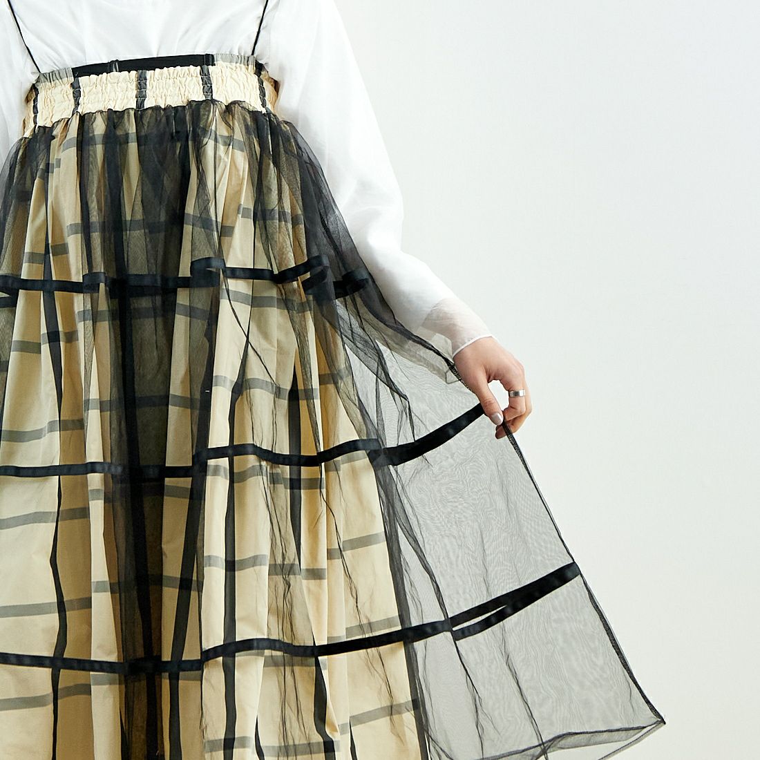 MAISON SPECIAL [メゾンスペシャル] 2WAY チュールレイヤーチェックボリュームスカート [21251515201] WHT &&モデル身長：160cm 着用サイズ：36&&