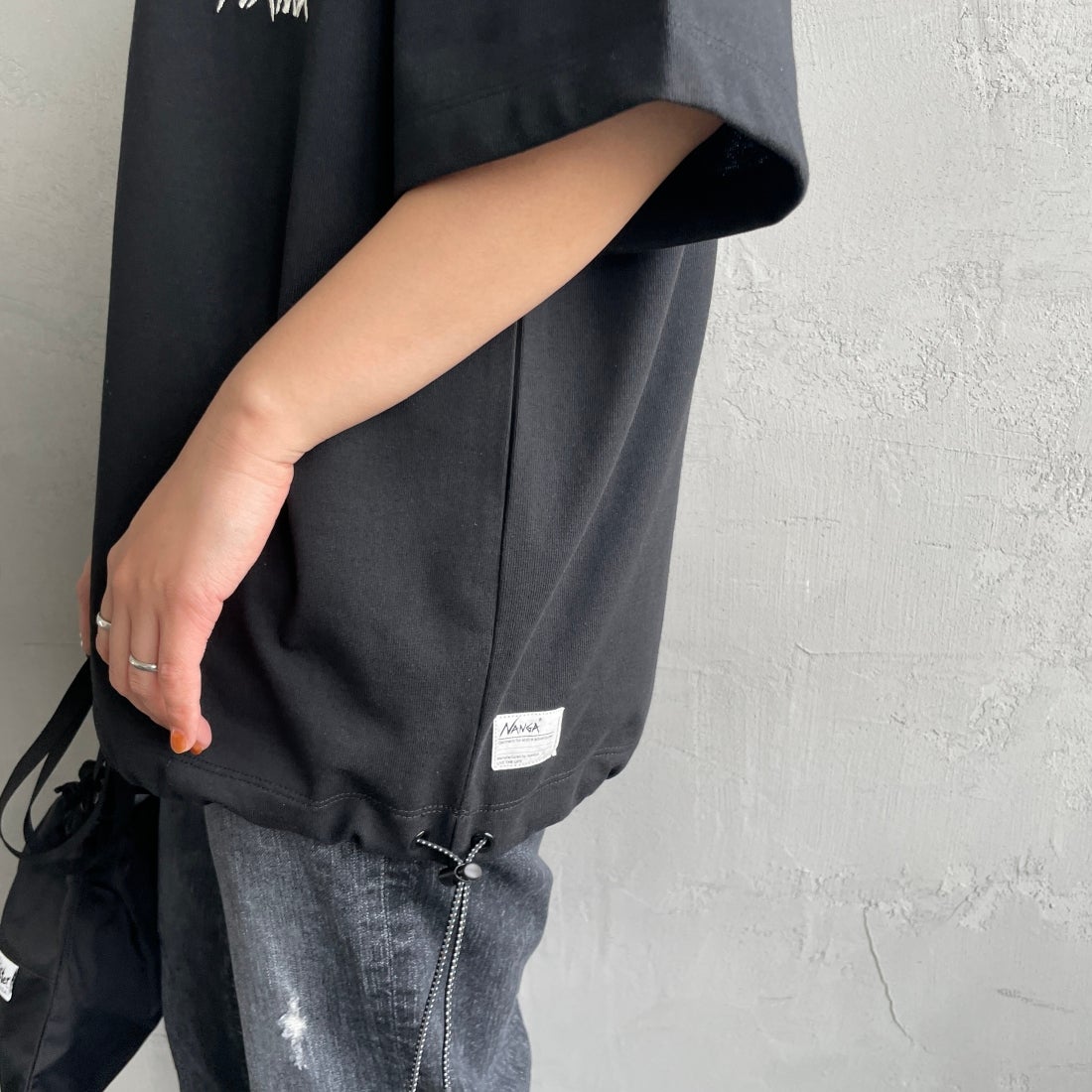 JEANSFACTORY × NANGA [ジーンズファクトリー × ナンガ] 別注 ルーズフィット ドローコードポケットTシャツ [NW25SS-JF5] BLACK