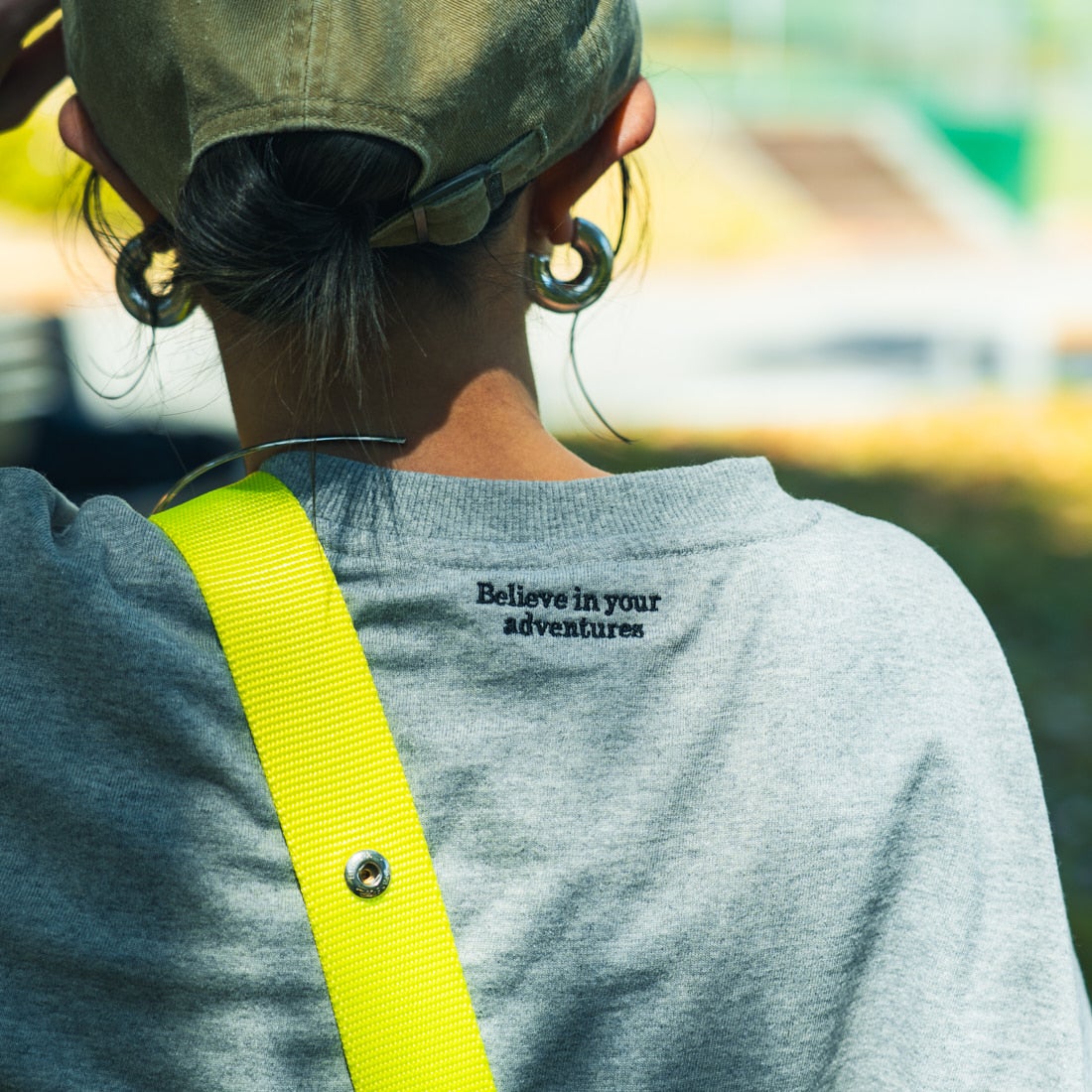 JEANSFACTORY × NANGA [ジーンズファクトリー × ナンガ] 別注 ワンポイントロゴ刺繍 ルーズフィットドローコードTシャツ [NW25SS-JF4] GRAY