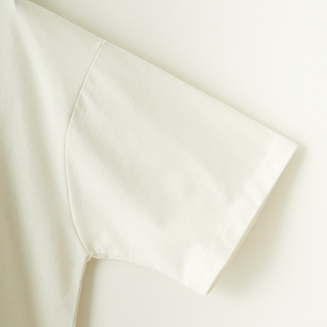 JEANSFACTORY × NANGA [ジーンズファクトリー × ナンガ] 別注 ワンポイントロゴ刺繍 ルーズフィットドローコードTシャツ [NW25SS-JF4] WHITE