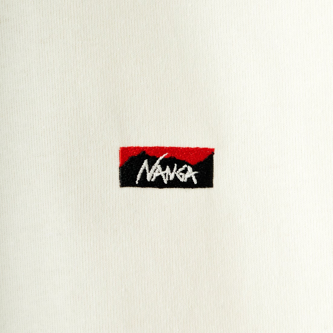 JEANSFACTORY × NANGA [ジーンズファクトリー × ナンガ] 別注 ワンポイントロゴ刺繍 ルーズフィットドローコードTシャツ [NW25SS-JF4] WHITE