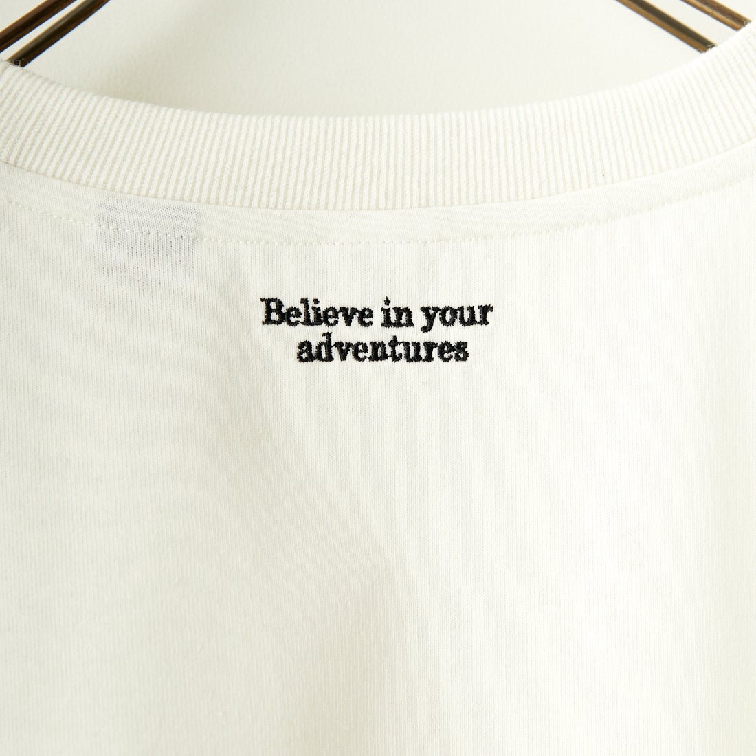 JEANSFACTORY × NANGA [ジーンズファクトリー × ナンガ] 別注 ワンポイントロゴ刺繍 ルーズフィットドローコードTシャツ [NW25SS-JF4] WHITE