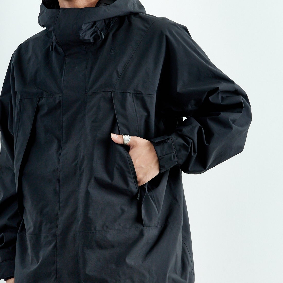 Goldwin [ゴールドウィン] パーテックス アンリミテッドツーレイヤージャケット [GL25142] BK &&モデル身長：179cm 着用サイズ：3&&