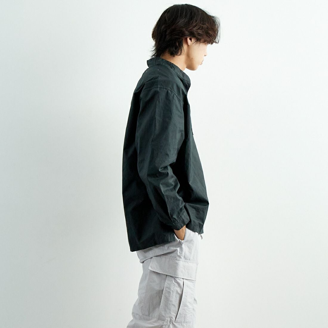 STILL BY HAND [スティルバイハンド] ガーメントダイ オーバーシャツ [SH03251] GREEN CHAR &&モデル身長：179cm 着用サイズ：48&&