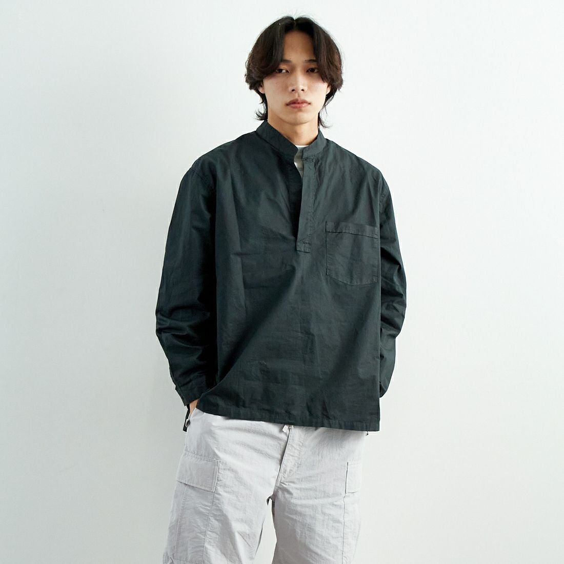 STILL BY HAND [スティルバイハンド] ガーメントダイ オーバーシャツ [SH03251] GREEN CHAR &&モデル身長：179cm 着用サイズ：48&&