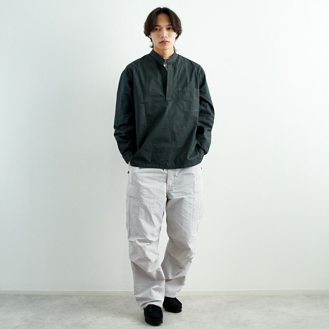 STILL BY HAND [スティルバイハンド] ガーメントダイ オーバーシャツ [SH03251] GREEN CHAR &&モデル身長：179cm 着用サイズ：48&&