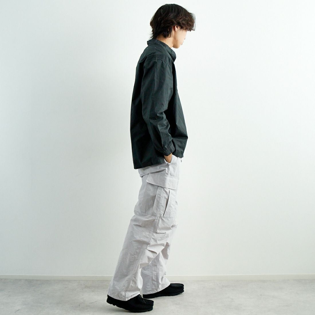 STILL BY HAND [スティルバイハンド] ガーメントダイ オーバーシャツ [SH03251] GREEN CHAR &&モデル身長：179cm 着用サイズ：48&&