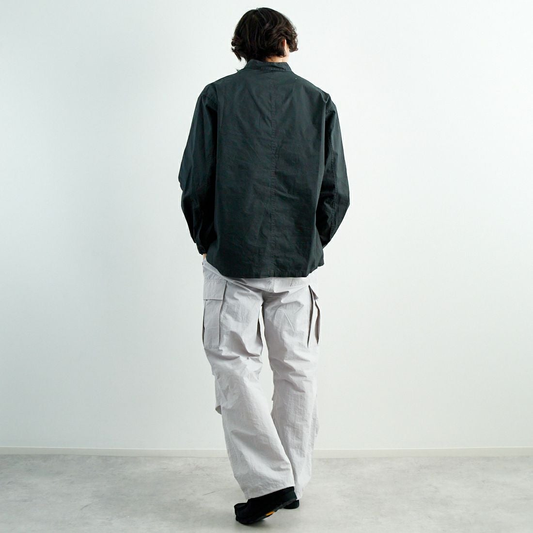 STILL BY HAND [スティルバイハンド] ガーメントダイ オーバーシャツ [SH03251] GREEN CHAR &&モデル身長：179cm 着用サイズ：48&&