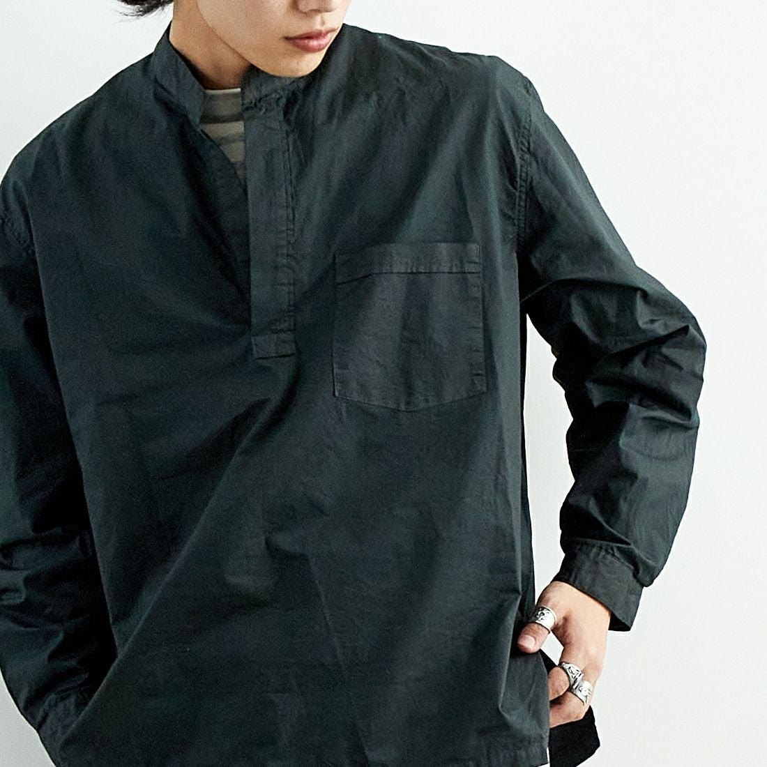 STILL BY HAND [スティルバイハンド] ガーメントダイ オーバーシャツ [SH03251] GREEN CHAR &&モデル身長：179cm 着用サイズ：48&&