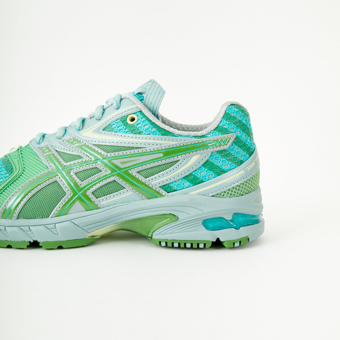 ASICS [アシックス] スニーカー [UB9-S-GEL-DS-TRAINER] 300