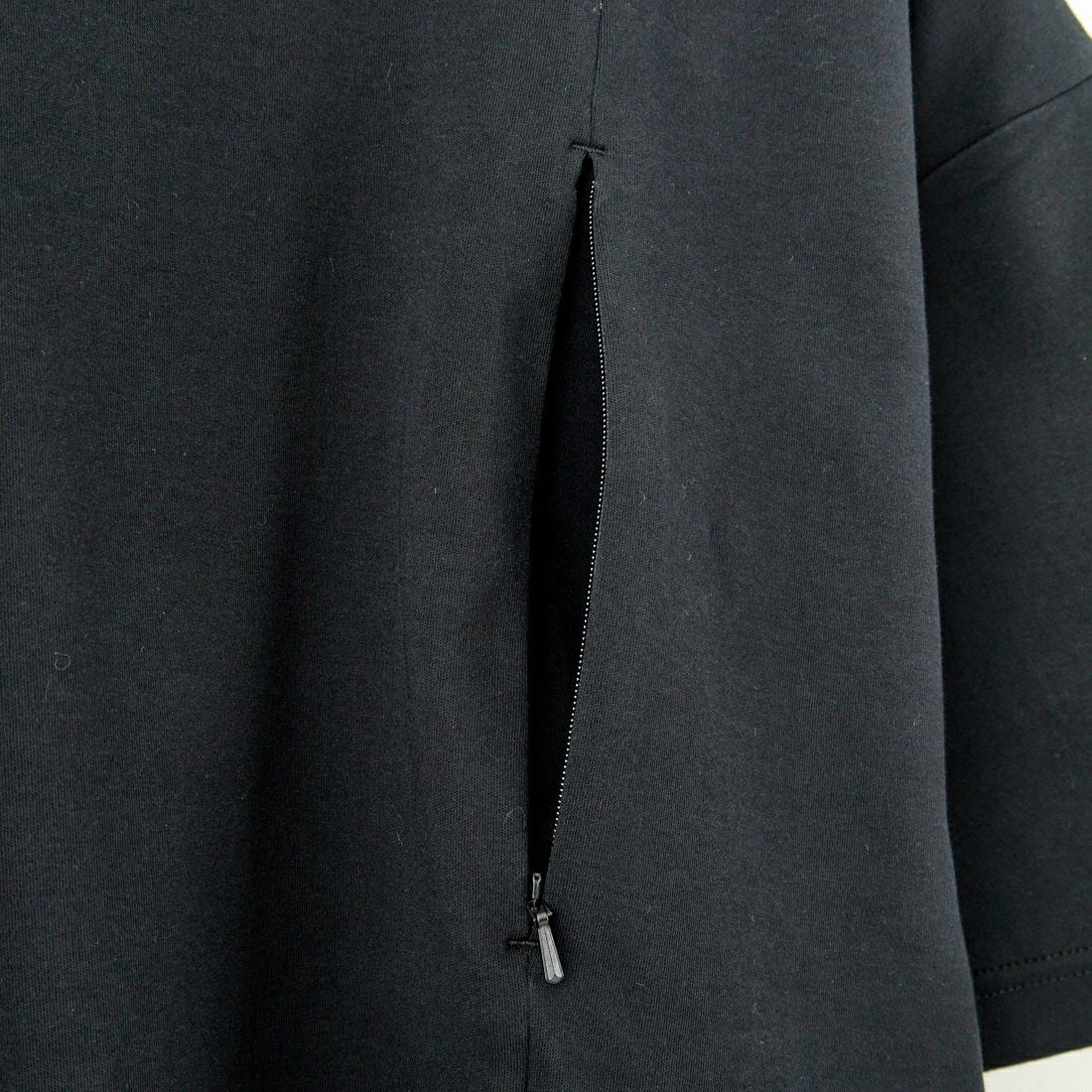 White Mountaineering [ホワイトマウンテニアリング] サイドポケットTシャツ [BK2571506] BLACK