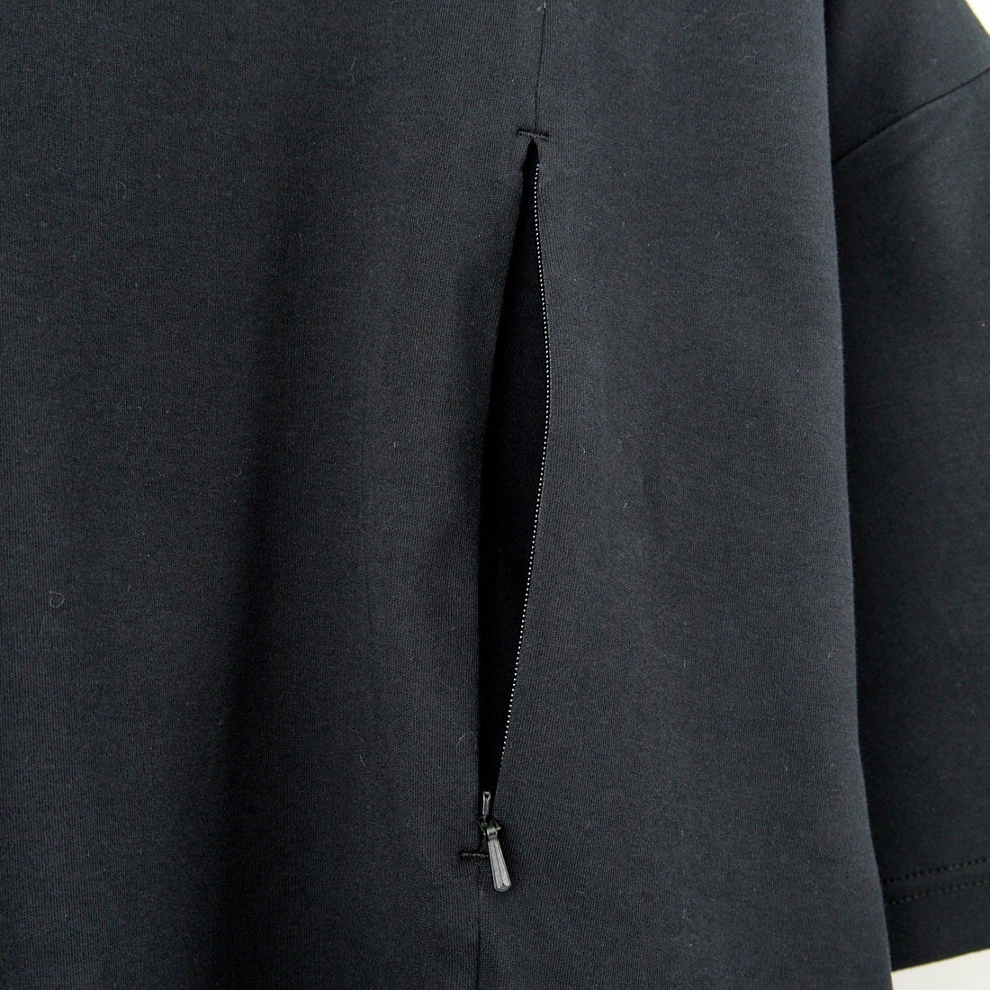 White Mountaineering [ホワイトマウンテニアリング] サイドポケットTシャツ [BK2571506] BLACK