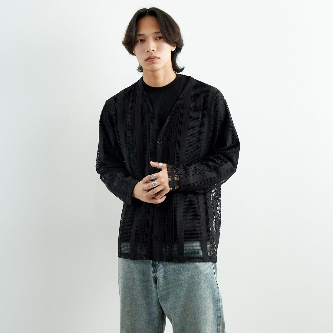 South2West8 [サウスツーウエストエイト] Vネックメッシュカーディガン [QV601] B BLACK &&モデル身長：179cm 着用サイズ：M&&