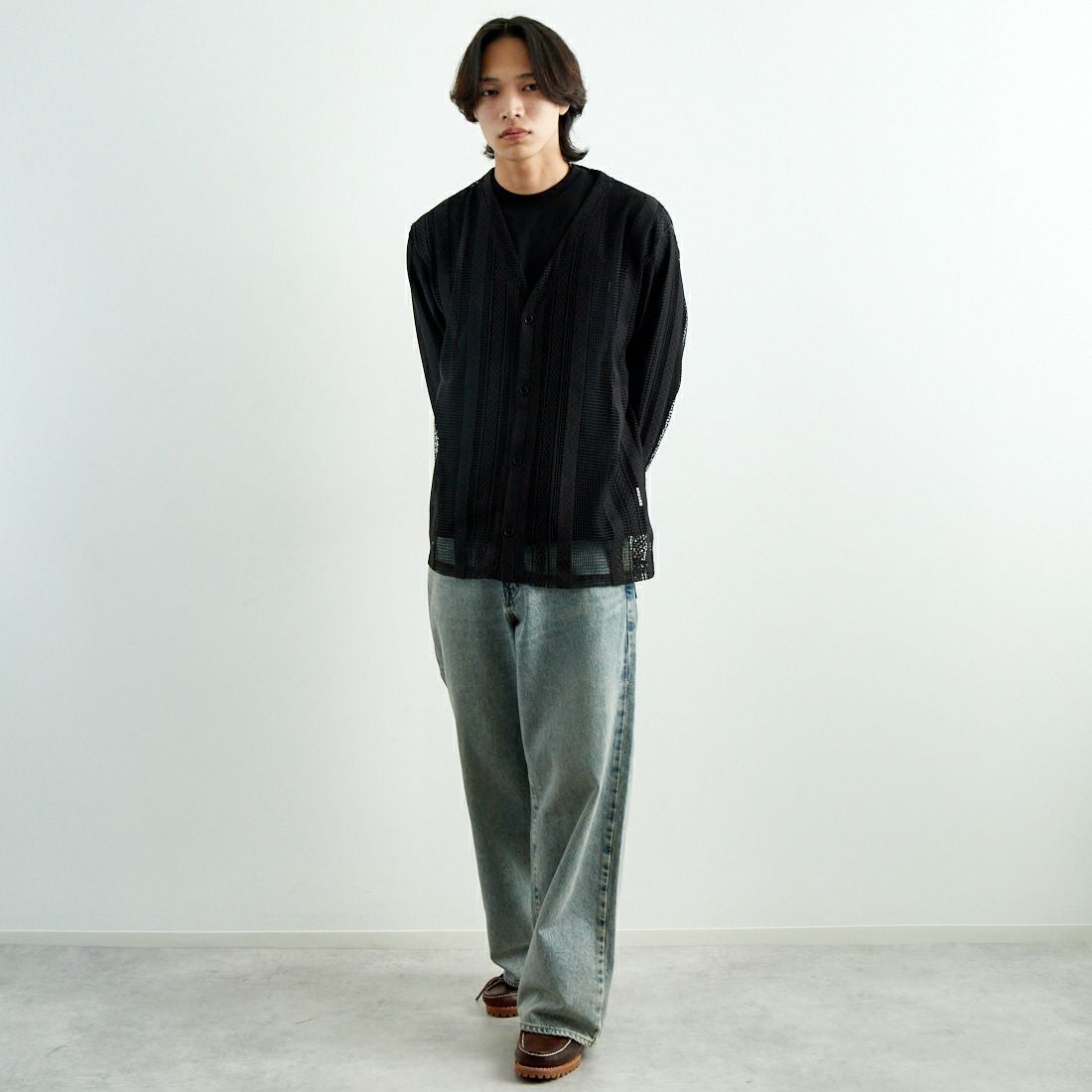 South2West8 [サウスツーウエストエイト] Vネックメッシュカーディガン [QV601] B BLACK &&モデル身長：179cm 着用サイズ：M&&