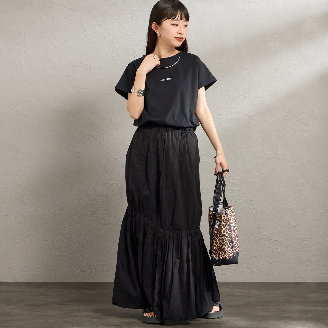 LACOSTE [ラコステ] コンパクトブランドネームロゴTシャツ [TF006] 031 BLACK &&モデル身長：150cm 着用サイズ：34&&