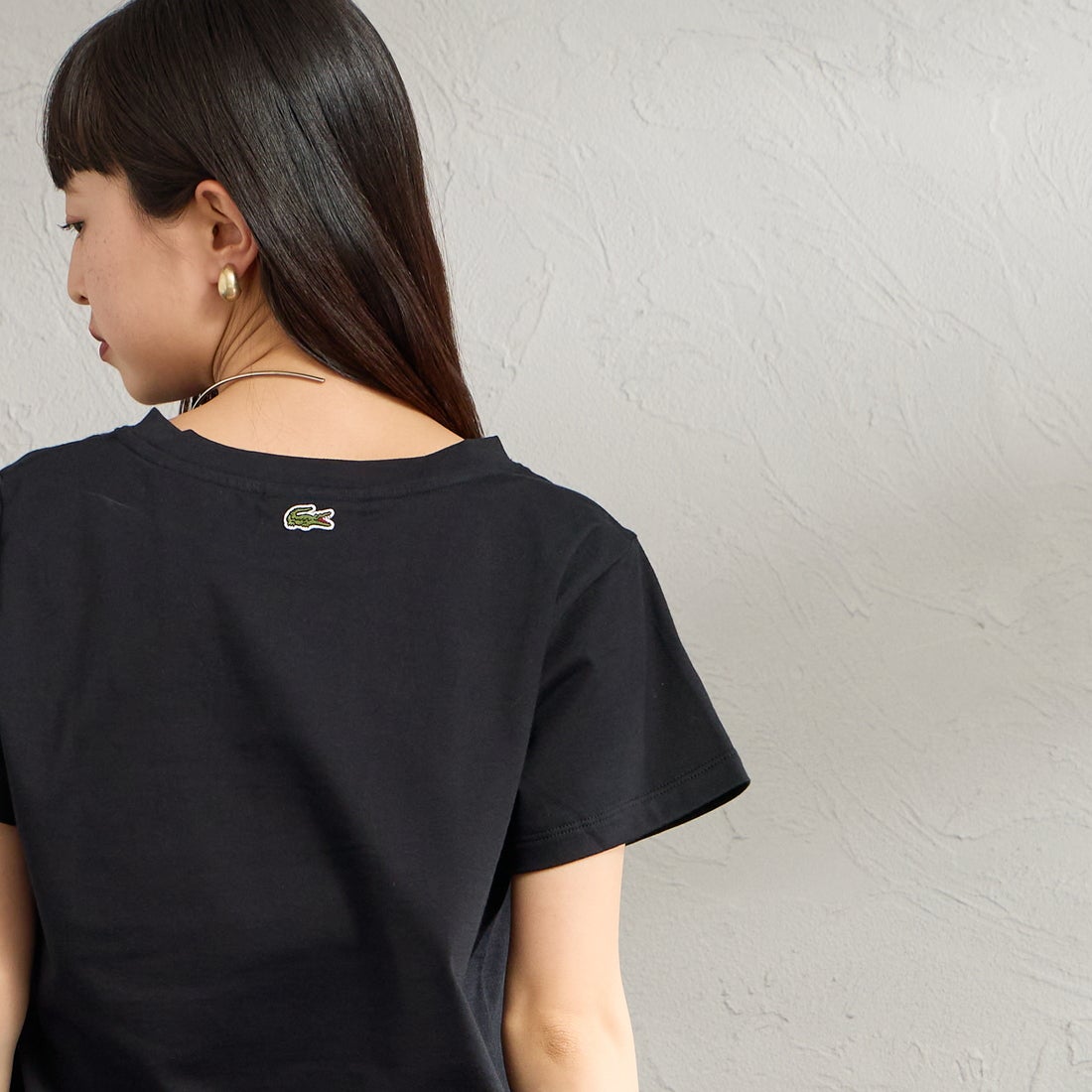 LACOSTE [ラコステ] コンパクトブランドネームロゴTシャツ [TF006] 031 BLACK &&モデル身長：150cm 着用サイズ：34&&