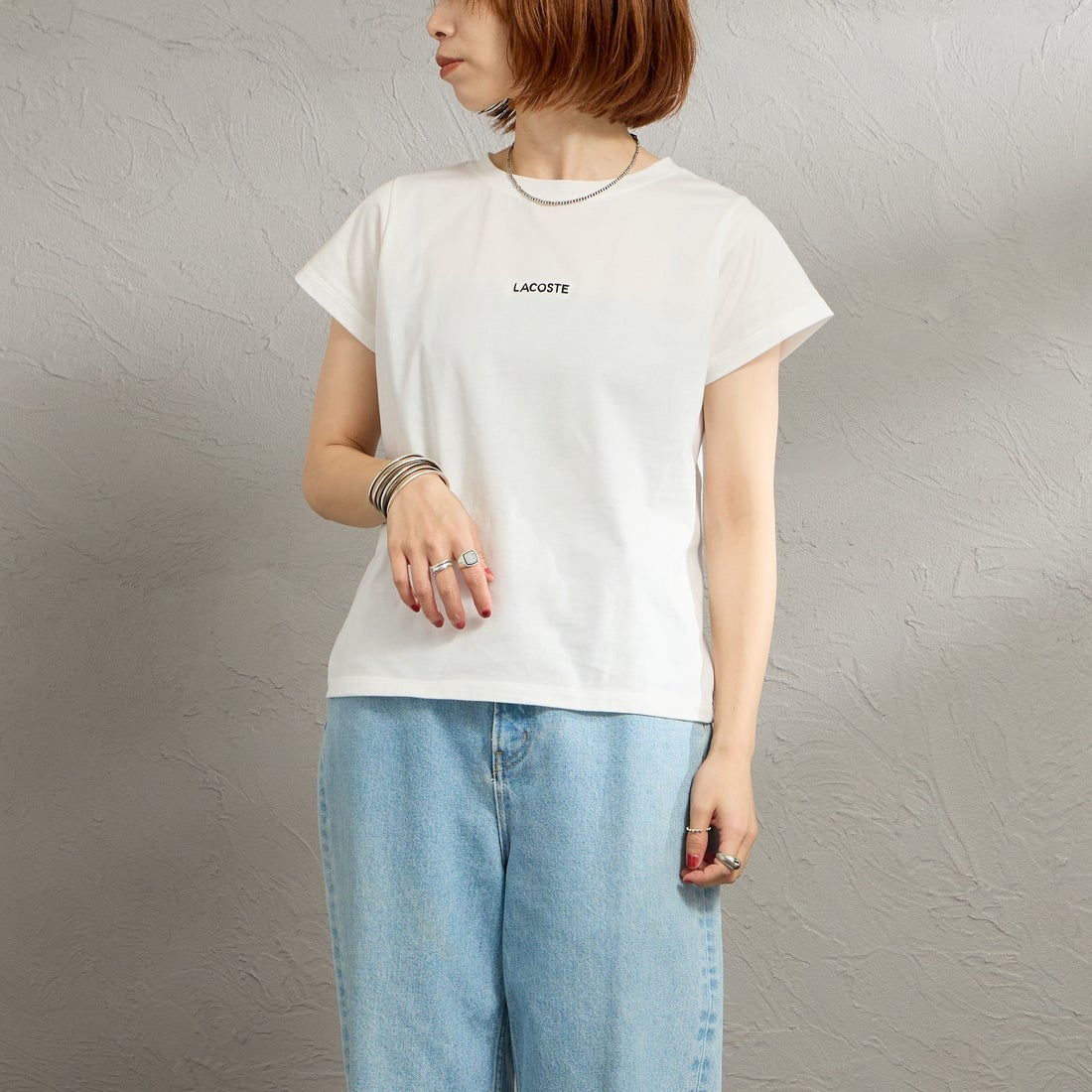 LACOSTE [ラコステ] コンパクトブランドネームロゴTシャツ [TF006] 001 WHITE &&モデル身長：158cm 着用サイズ：34&&