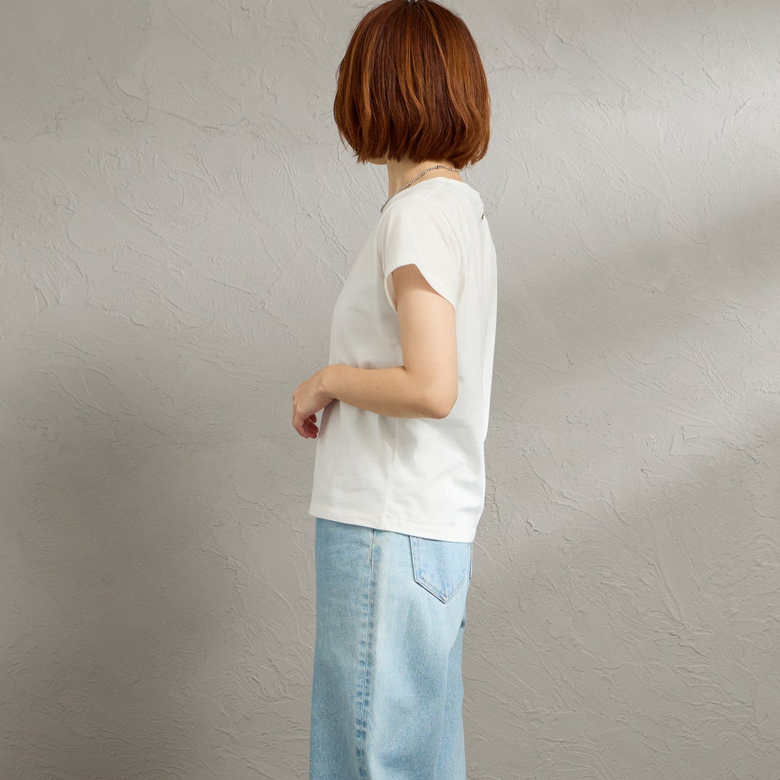 LACOSTE [ラコステ] コンパクトブランドネームロゴTシャツ [TF006] 001 WHITE &&モデル身長：158cm 着用サイズ：34&&