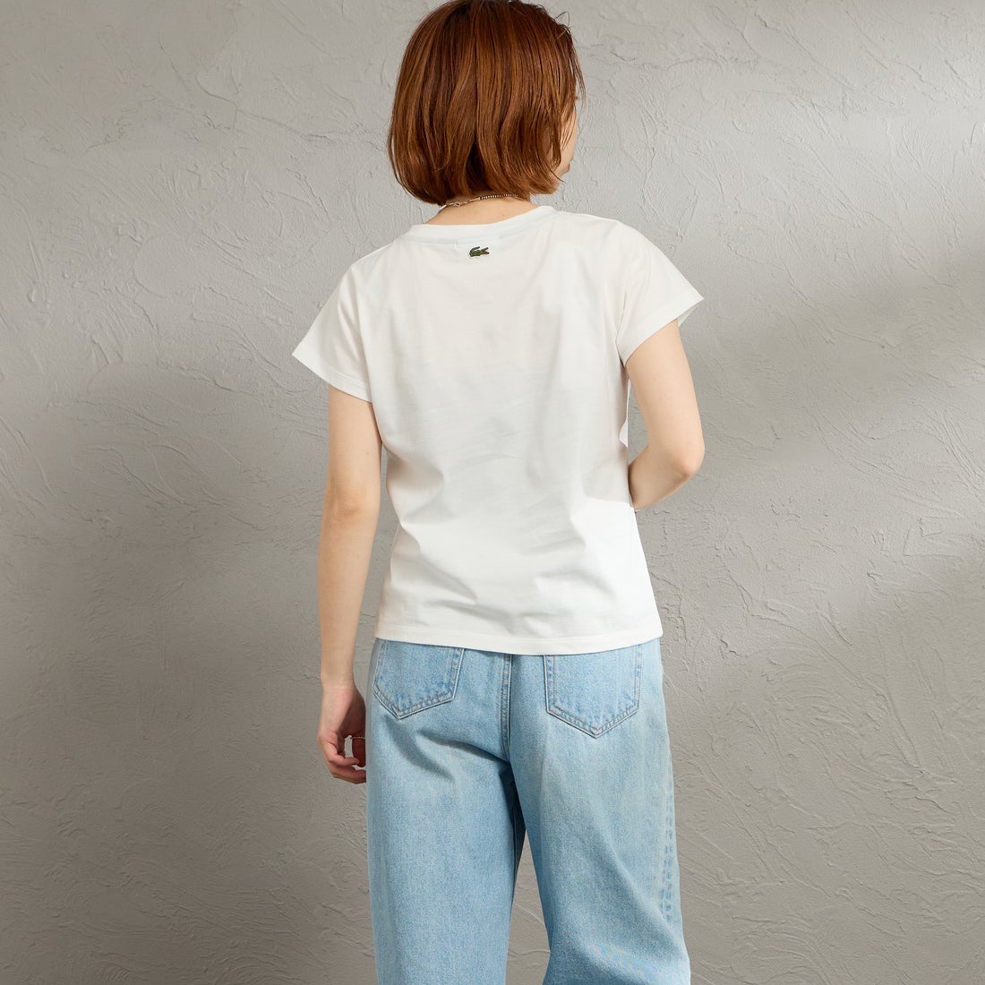 LACOSTE [ラコステ] コンパクトブランドネームロゴTシャツ [TF006] 001 WHITE &&モデル身長：158cm 着用サイズ：34&&