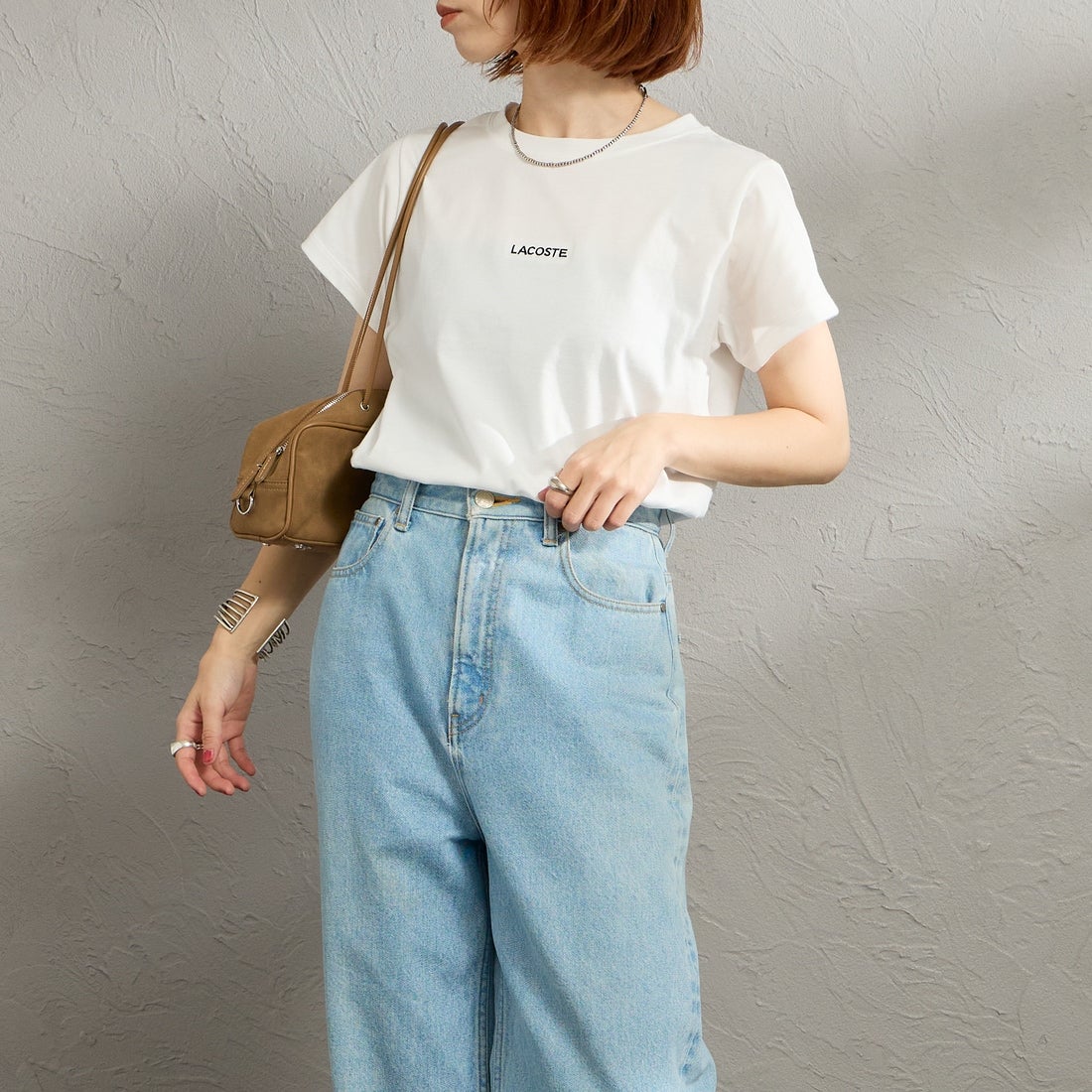 LACOSTE [ラコステ] コンパクトブランドネームロゴTシャツ [TF006] 001 WHITE &&モデル身長：158cm 着用サイズ：36&&