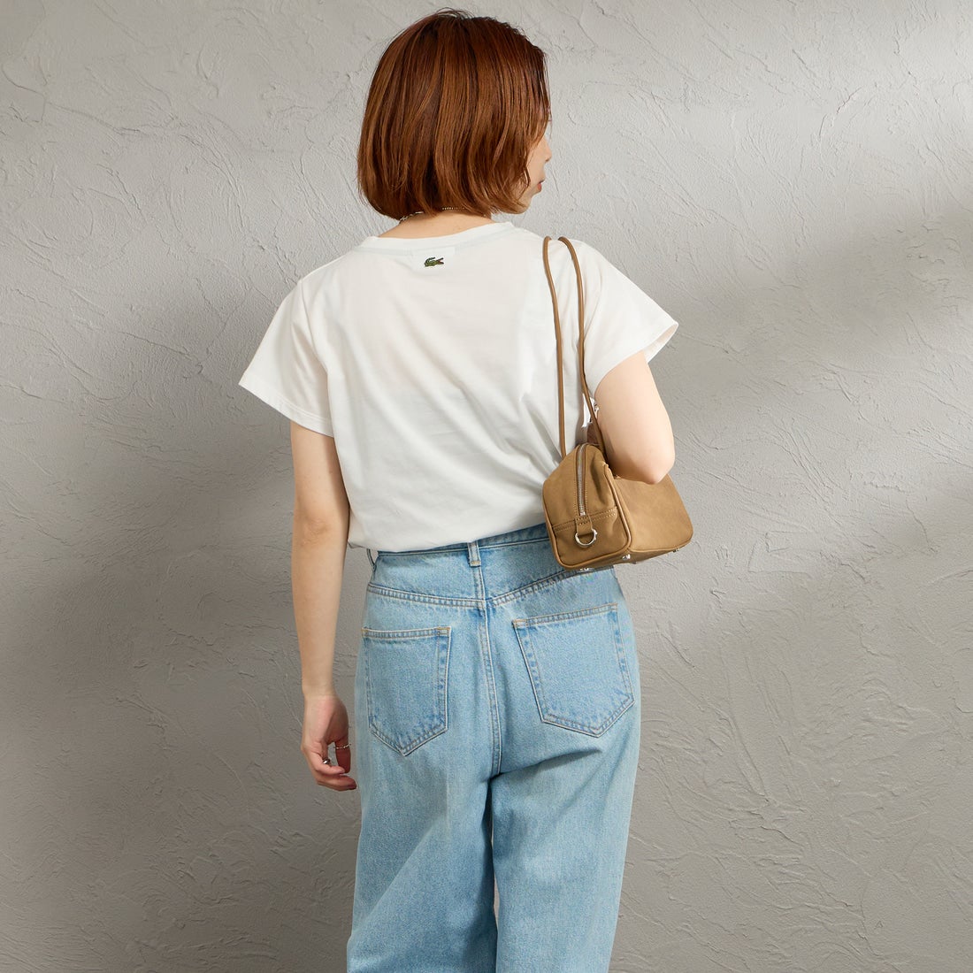 LACOSTE [ラコステ] コンパクトブランドネームロゴTシャツ [TF006] 001 WHITE &&モデル身長：158cm 着用サイズ：36&&