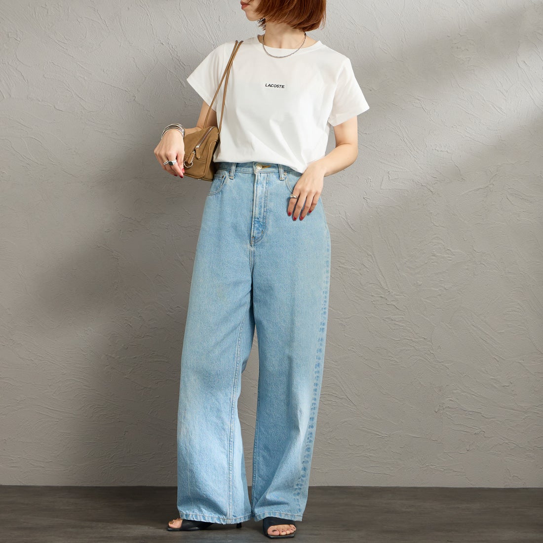 LACOSTE [ラコステ] コンパクトブランドネームロゴTシャツ [TF006] 001 WHITE &&モデル身長：158cm 着用サイズ：36&&