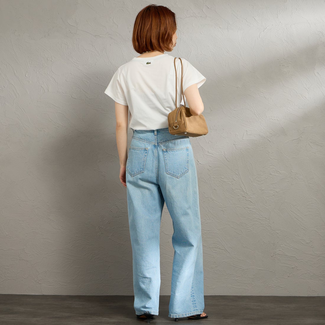 LACOSTE [ラコステ] コンパクトブランドネームロゴTシャツ [TF006] 001 WHITE &&モデル身長：158cm 着用サイズ：36&&