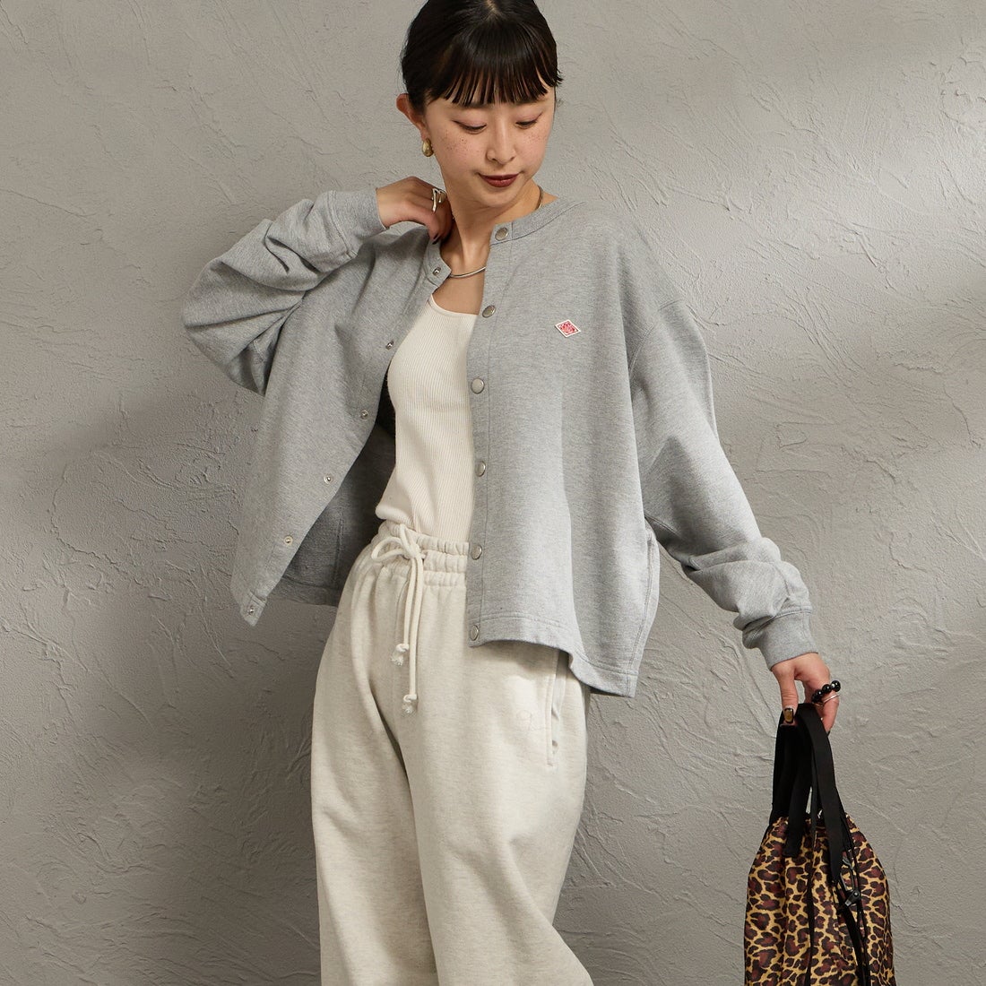 DANTON [ダントン] コットンテリー クルーネックカーディガン [DT-C0405CIN] TOP GREY &&モデル身長：150cm 着用サイズ：38&&