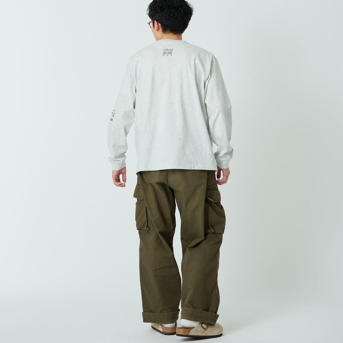 MANHATTAN PORTAGE [マンハッタンポーテージ] ワンポイントスカイラインロゴ 袖プリントロングTシャツ [MP-M580] H.GRAY &&モデル身長：168cm 着用サイズ：M&&