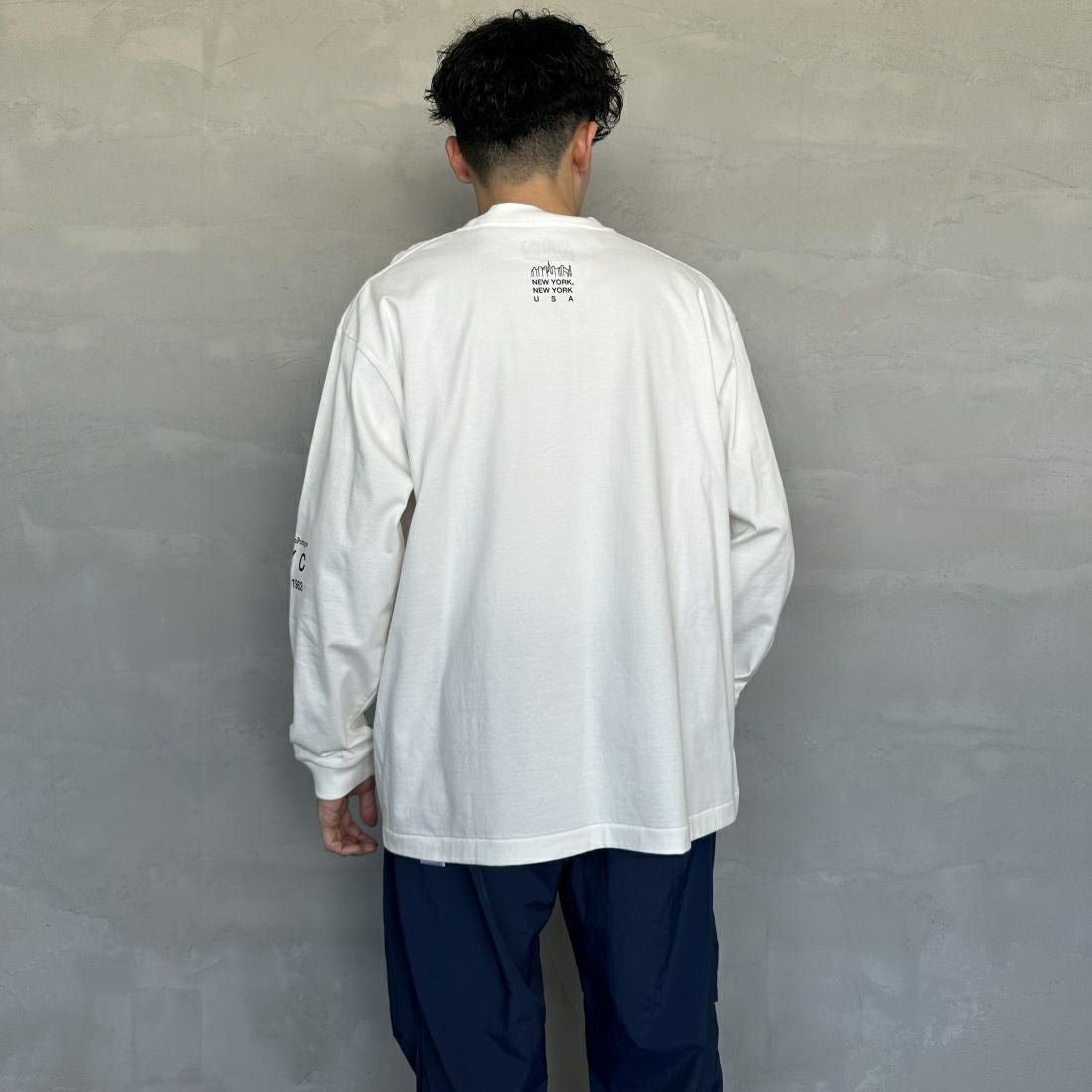 MANHATTAN PORTAGE [マンハッタンポーテージ] ワンポイントスカイラインロゴ 袖プリントロングTシャツ [MP-M580] WHITE &&モデル身長：168cm 着用サイズ：M&&